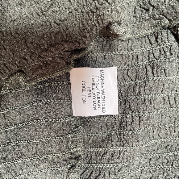 Hollister Scrunched Off the Shoulder Crop Top - Picture 4 of 5